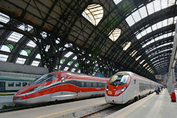 Giruno RABe 501 und ETR 400 Frecciarossa 1000 im Bahnhof Milano Centrale  © 06.09.2021 Matthias Kümmel