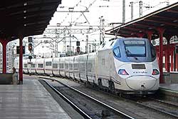 Alvia Serie 130 in Madrid Chamartin.  © 19.02.2012 Sascha Jansen