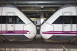 Alvia Serie 120 im Bahnhof "Barcelona Sants"