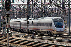 Alvia Serie 120 in Madrid beim Bahnhof "Madrid Puerta de Atocha"  © 04.09.2013 Andre Werske