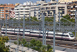Alvia Serie 120 im Bahnhofsbereich von "Madrid Puera de Atocha".  © 04.09.2013 André Werske