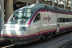 Avant Serie 104 im Bahnhof "Madrid Puerta de Atocha".