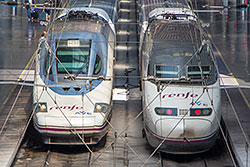 AVE Serie 100 im Bahnhof Madrid Puerta de Atocha.  © 04.09.2013 André Werske