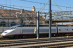 AVE Serie 100 im Bahnhofsbereich von Madrid Puerta de Atocha.  © 04.09.2013 André Werske