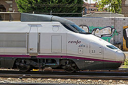 AVE Serie 100 im Bahnhofsbereich von Madrid Puerta de Atocha. – 04.09.2013 © André Werske