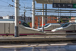 AVE Serie 102 im Bahnhof "Madrid Puerta de Atocha".  © 04.09.2013 André Werske