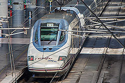 AVE Serie 102 im Bahnhof "Madrid Puerta de Atocha".  © 04.09.2013 André Werske