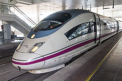 AVE Serie 103 im Bahnhof "Madrid Puerta de Atocha".  © 04.09.2013 André Werske