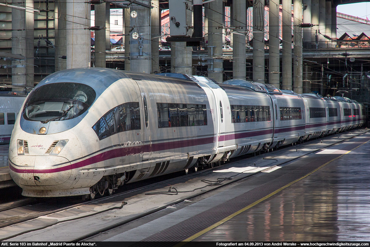 AVE Serie 103 im Bahnhof "Madrid Puerta de Atocha". – 04.09.2013 © André Werske