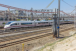 AVE Serie 103 im Bahnhofsareal "Madrid Puerta de Atocha".  © 04.09.2013 André Werske